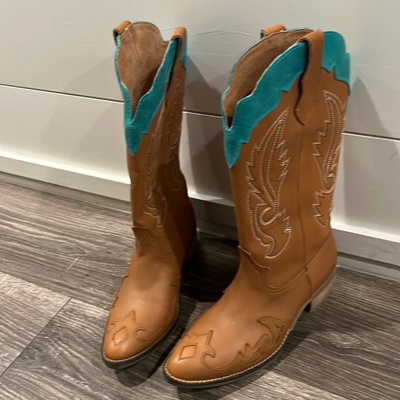 Coconuts by Matisse cowboy boots NWOT. Brown with teal suede edge. - Picture 1 of 6